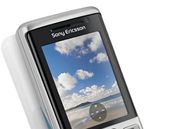 Mobilní telefon C702