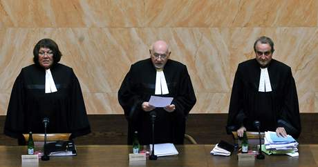 Soudci neshledali rozpor mezi Lisabonskou smlouvou a eskou ústavou.