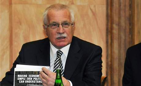 Prezident Václav Klaus s tajemníkem Ladislavem Jaklem (25. listopadu 2008)