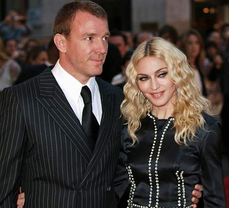 Madonna a Guy Ritchie byli rozvedeni