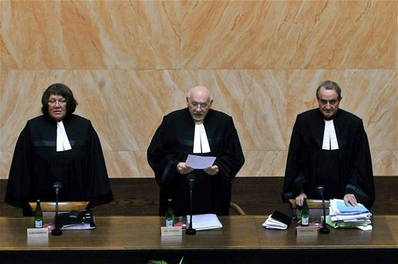 Ústavní soud rozhodne o platech soudc a státních zástupc.