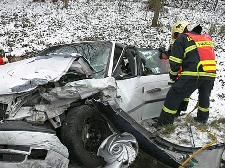 Nehoda dvou opel ve Zln-Plukch (24.11.2008)