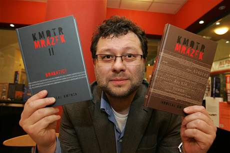 Reportér MF DNES Jaroslav Kmenta díky získaným policejním odposlechm napsal dv knihy o krakatici mafiána Mrázka. Tetí chystá.