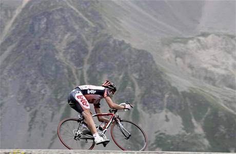 ODJÍDÍ. Cyklista Cadel Evans mní po pti letech dres, chce vtí podporu v kopcích.