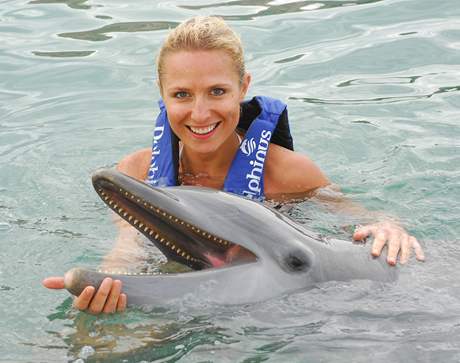 Romana Pavelkov plavala v moi s delfny