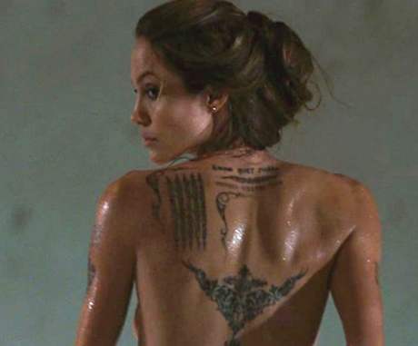 Tlo Angeliny Jolie zdob celkem tinct tetovn