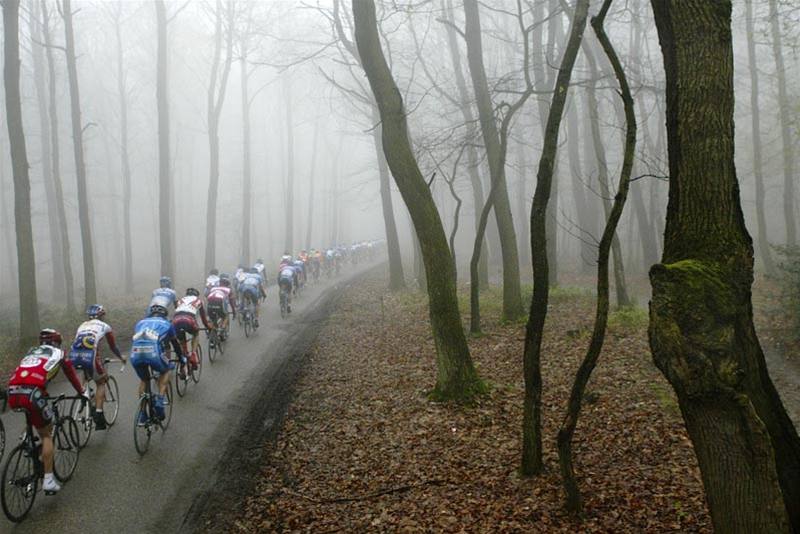 Fotoreportérka Markéta Navrátilová vydala knihu ReCycling, která obsahuje výbr nejlepích snímk z jejích cest po prestiních cyklistických závodech.