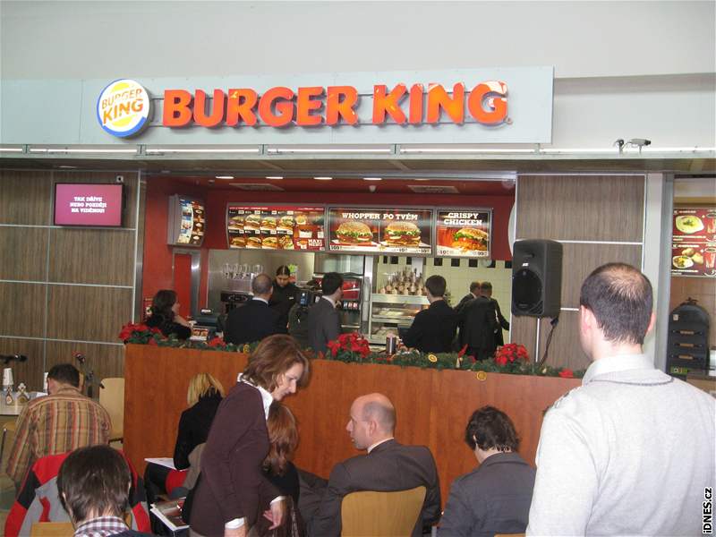 Burger King nabízí tém stejné ceny jako McDonald's.