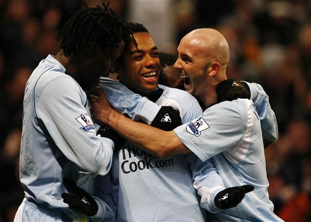 Radost Manchesteru City: Robinho (uprosted), Stephen Ireland (vpravo) a Benjani.