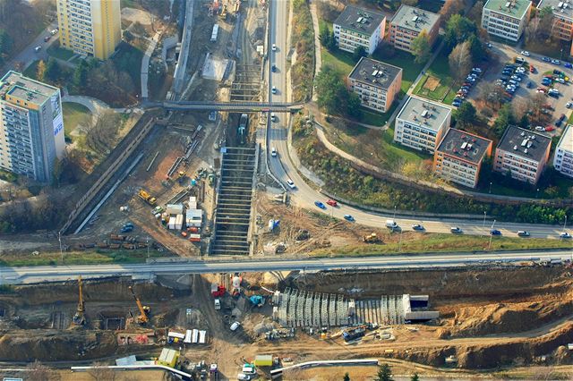 Stavba mimoúrovové kiovatky Hradecká - aboveská v Brn