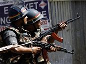 Indická komanda útoí na hotel v Bombaji, v nm teroristé zadrují rukojmí. (27. listopad 2008)