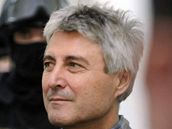 Eskorta pivádí Bohumíra urika k soudu, který 24. listopadu rozhodoval o jeho vazb.