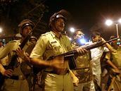 Policisté povolaní proti teroristm v indické Bombaji (26. listopadu 2008)