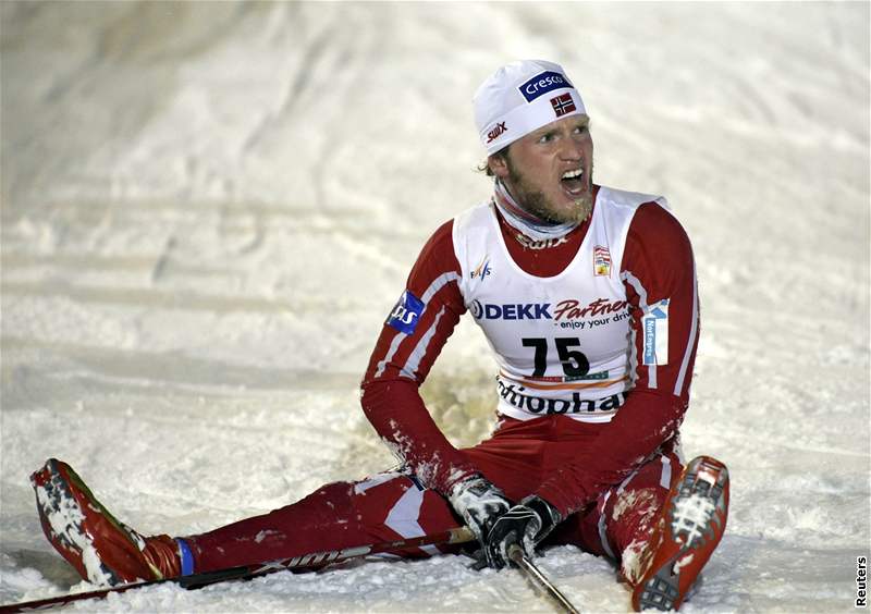 Norský závodník Martin Johnsrud Sundby, vítz závodu Svtového poháru na 15 km klasicky v Kuusamu.