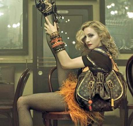 Pravá kabelka Louis Vuitton ( Madonna v reklamní kampani )