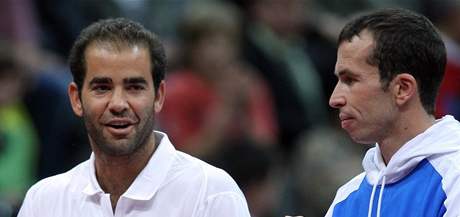 Pete Sampras a Radek tpánek pi tenisové exhibici.