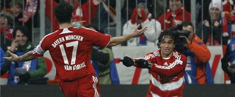 GÓL. Luca Toni oslavuje vítzný gól, kterým pomohl porazit Hoffenheim.