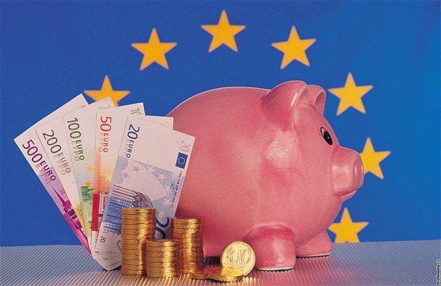 Nejd�ív musíte sv�j projekt uskute�nit a t�eba si na n�j p�j�it v bance. A� pak vám p�ijdou slíbené peníze z fond� Evropské unie.