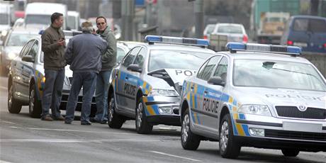 Nehoda dvou nových policejních vozů na Barrandovském mostě v Praze (8.12.2008)