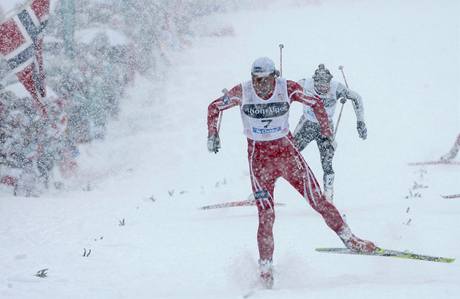 Vítz bhu na ticet kilometr s hromadným startem volnou technikou Petter Northug z Norska.