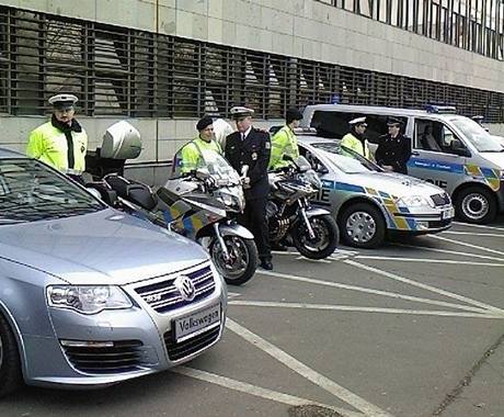 Auta a motorky stály tém dvacet milion korun a policisté se s nimi zamí na piráty silnic