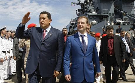 Prezidenti Medvedv a Chávez pi zahájení rusko-venezuelských námoních manévr