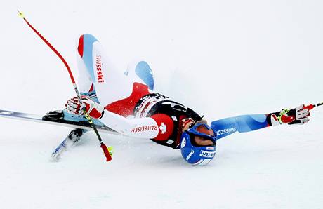 Pád výcara Cornela Zügera v super G v Beaver Creeku.