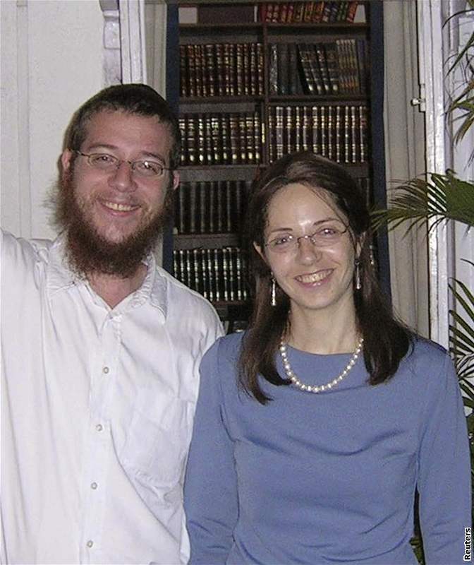 Archivní snímek rabího Gavriela Holtzberga a jeho eny Rivky.