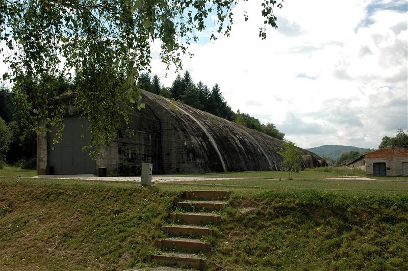 Vjezd do tunelu v polské , který slouil za druhé svtové války jako úkryt pro Hitlerv vlak