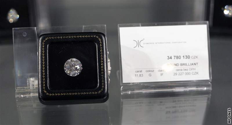 Nejdraí diamant má skoro 12 karát a stojí tém 35 milion korun.