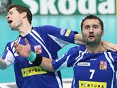 Daniel Folta (vpravo) a Martin Richter se radují z gólu