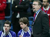 Trenér Skruný povzbuzuje své svence