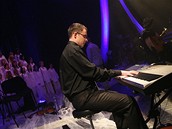 Kapela Krytof, fanouek Jan Kavan a sbor Alfa Gospel Praises pi koncertu ve Sttn opee