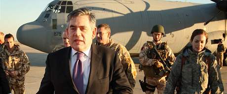 Britský premiér Gordon Brown v Iráku (17. prosince 2008)