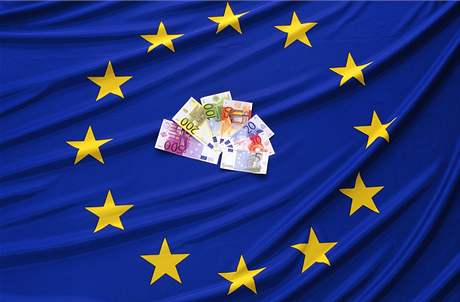 Peníze z Evropské unie se zasekly na ministerstvu financí. Kvli novému informanímu systému bylo vyplácení penz doasn zastaveno. Ilustraní foto