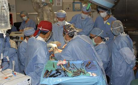 Tm lka, pi transplantaci 80 procent oblieje na klinice v americkm Ohiu. (18. prosinec 2008)
