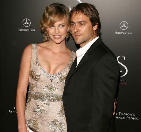 Charlize Theronová a Stuart Townsend