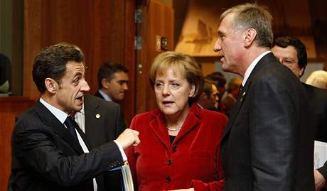 Nicolas Sarkozy, Angela Merkelov� a Mirek Topol�nek na summitu EU.