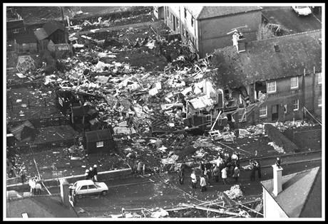 Havrie letadla spolenosti Pan-am nad skotskm mstekem Lockerbie 21. prosince 1988.