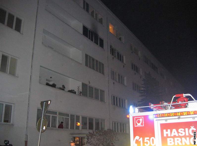 Hasii zasahovali pi poáru bytu v ulici Tábor v Brn