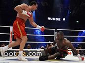 Vladimir Kli�ko posílá k zemi Hasima Rahmana