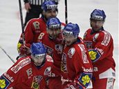 védsko - esko, radost eských hokejist po gólu Rolinka.