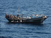 Indické námo�nictvo oznámilo, �e zadr�elo t�iadvacet jemenských a somálských pirát�, kte�í se pokusili unést v Adenském zálivu obchodní lo�. (13. prosinec 2008)