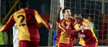 Milan Baro se raduje po jednom z gól do sít Besiktasu.