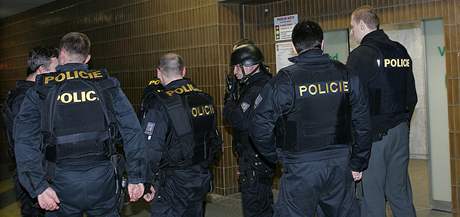 Policie prohledává po anonymní výhrce fakultní nemocnici v Plzni. (24. prosince 2008) 