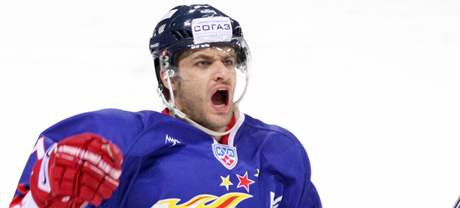 GÓL! U 32 gól nastílel v této sezon v KHL eský útoník Jan Marek.