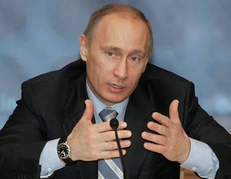 Vladimir Putin lidem doporuil zbavovat se padajícího rublu koupí majetku. Doasn tím povzbudil poptávku.