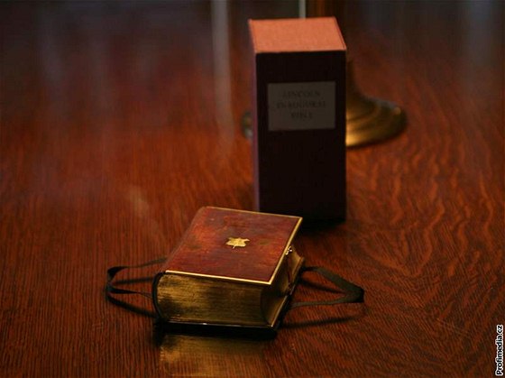 Výtisk bible, kterou pi inauguraci pouil Abraham Lincoln