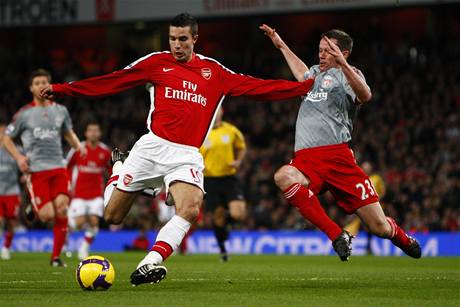 Arsenal - Liverpool: domc van Persie (vlevo) stl gl