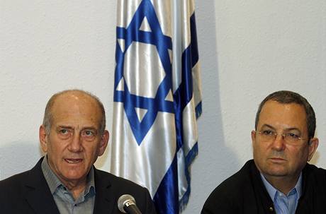 Premir Ehud Olmert a ministr obrany Barak na tiskov konferenci